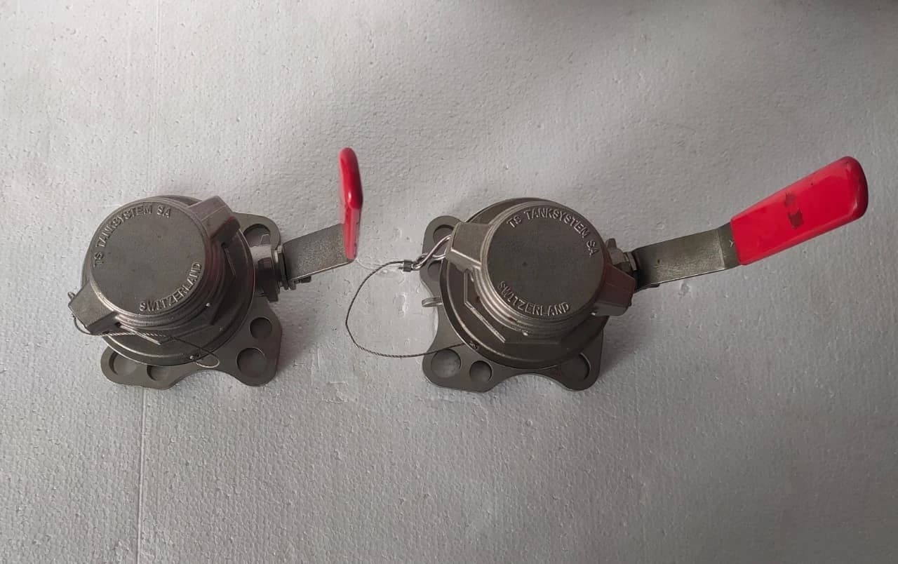 **NEW** Hermetic Compact Valve C2-SS-BL, 2" DUJ flange, blind cover P/N: TS10081 - Image 6